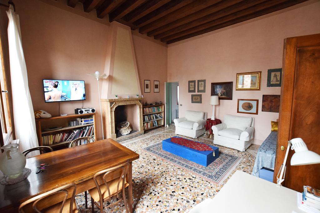 Manin Apartment Venesia Bagian luar foto