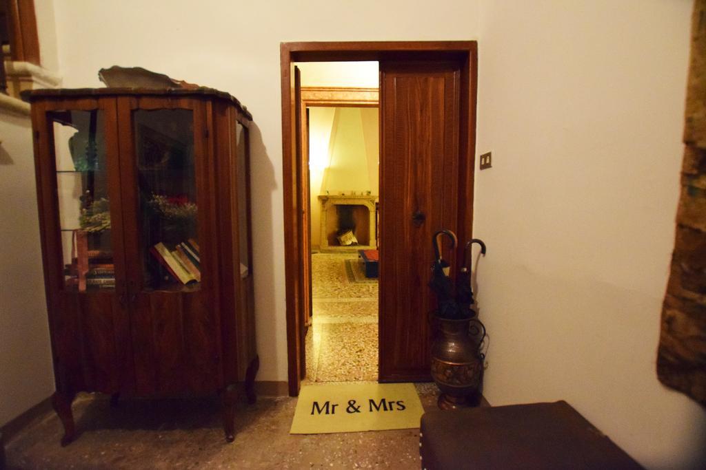 Manin Apartment Venesia Bagian luar foto