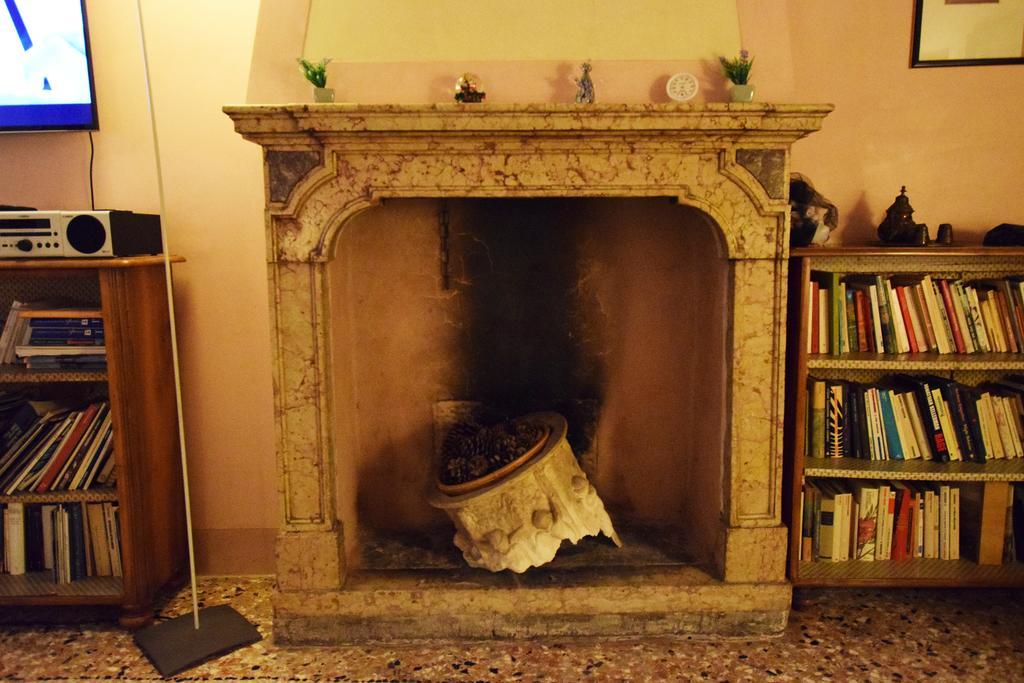 Manin Apartment Venesia Bagian luar foto