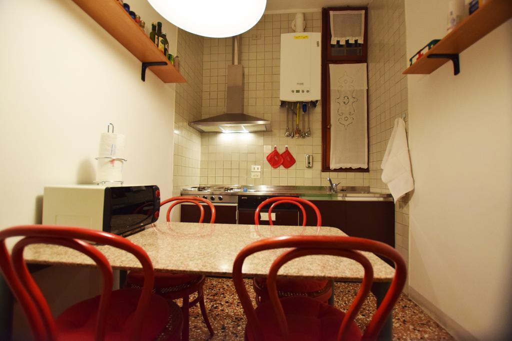 Manin Apartment Venesia Bagian luar foto
