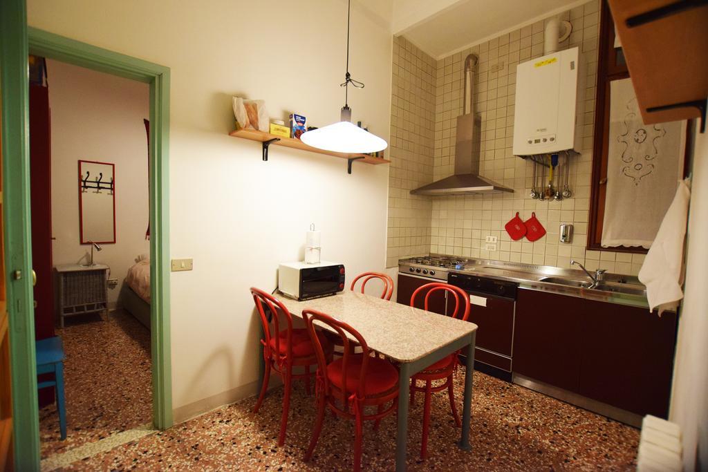 Manin Apartment Venesia Bagian luar foto