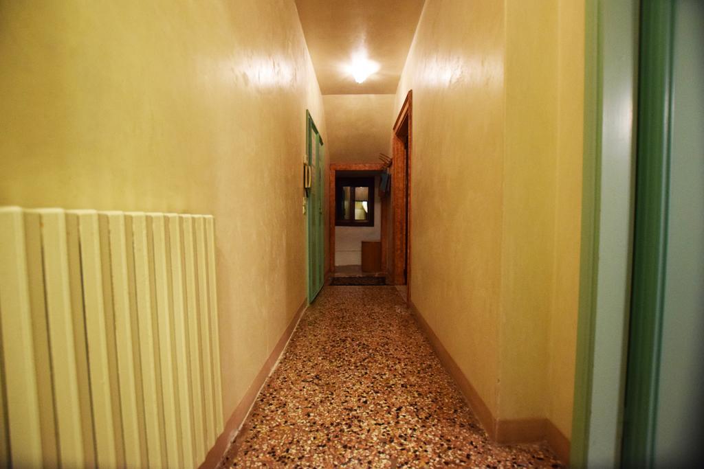 Manin Apartment Venesia Bagian luar foto