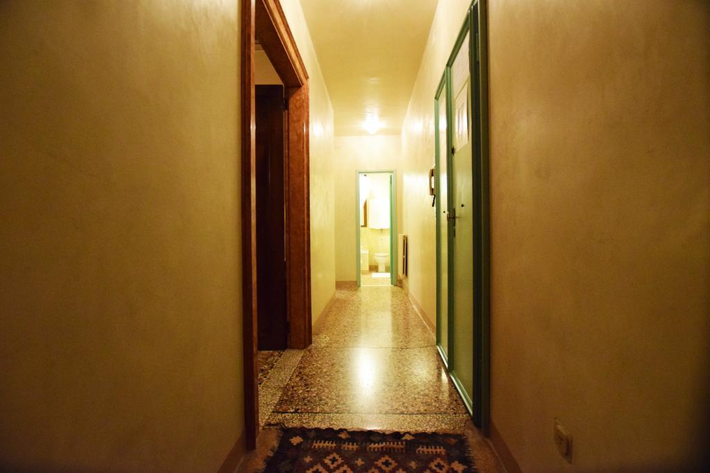 Manin Apartment Venesia Bagian luar foto
