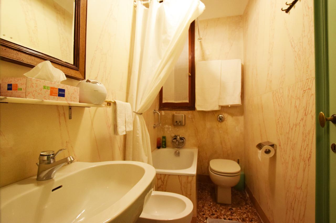 Manin Apartment Venesia Bagian luar foto