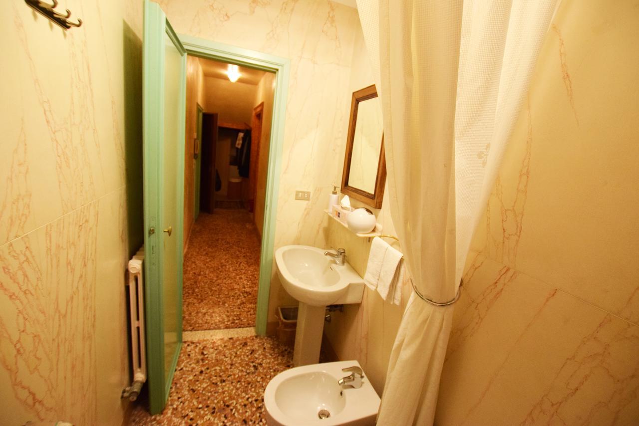 Manin Apartment Venesia Bagian luar foto