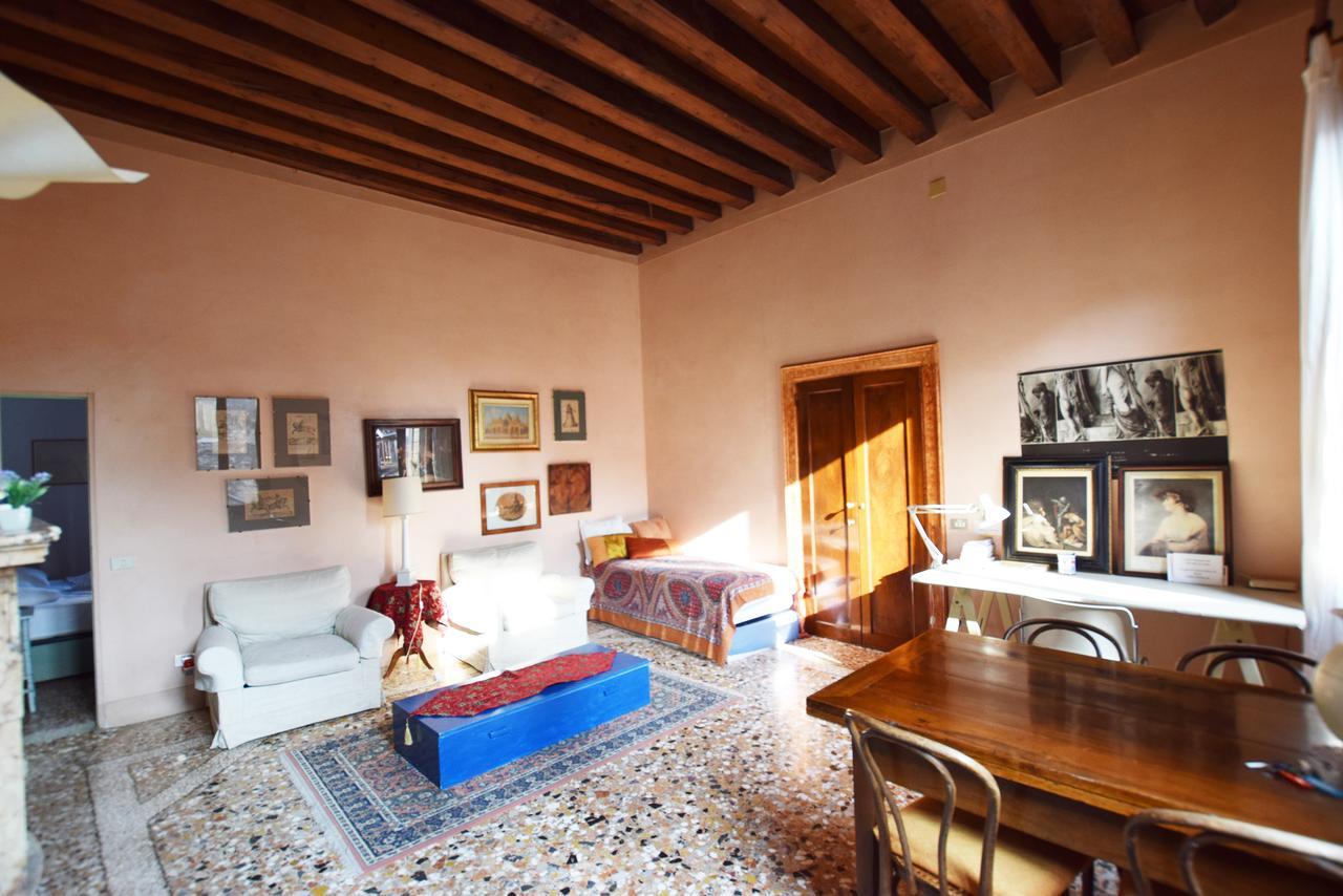 Manin Apartment Venesia Bagian luar foto